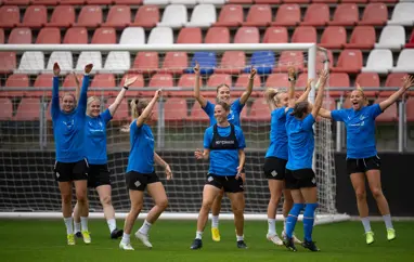 A kvenna - Lausir miðar á Holland-Ísland