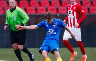 Sektuð fyrir að bjóða upp á veðmál á leiki 18 ára og yngri leikmanna