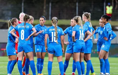 Heildarendurskoðun á knattspyrnu kvenna