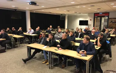 Vel sóttur vinnufundur með leyfisfulltrúum félaga (1)