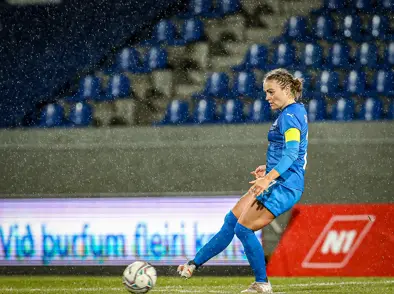 Enn til DOTTIR miðar á leikinn við Frakka