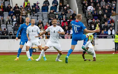 Undanúrslitaleikur á fimmtudag