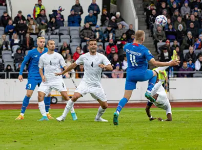 Undanúrslitaleikur á fimmtudag