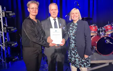 Jóhann Króknes Torfason sæmdur heiðurskrossi KSÍ