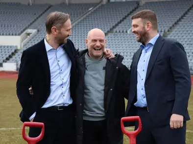 Fyrstu skóflustungurnar að nýjum leikfleti