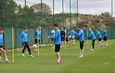 Átján landsleikir í mars og apríl