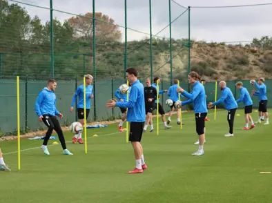 Átján landsleikir í mars og apríl