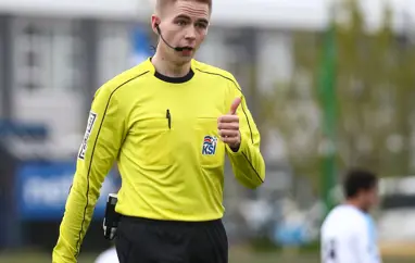 Helgi Mikael Jónasson dæmir leik Svíþjóðar og Noregs í U21 karla