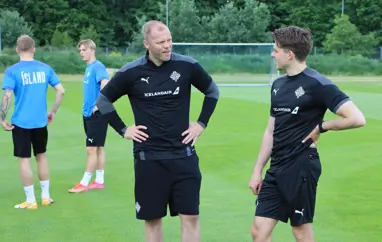 Eiður Smári lætur af störfum 