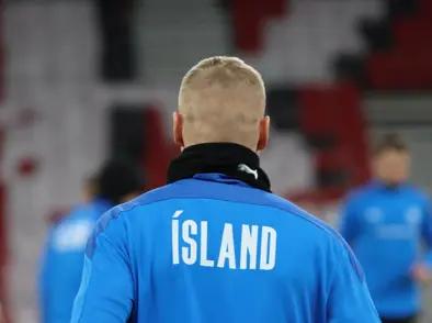 Leikið með sorgarbönd á Wembley