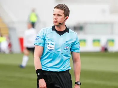 Vilhjálmur Alvar Þórarinsson dæmir í Unglingadeild UEFA (1)