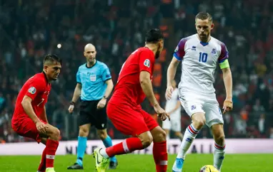 Kaupendur ársmiða og haustmiða í forgangi