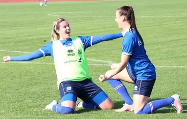 A kvenna mætir Frökkum 4. október