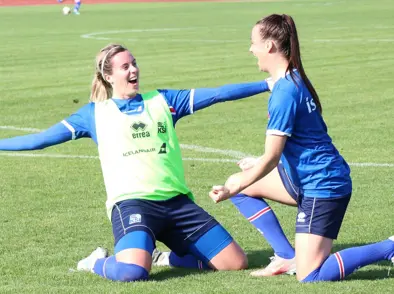 A kvenna mætir Frökkum 4. október