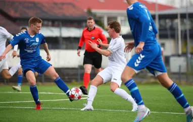 Neðri deildir karla rúlla af stað