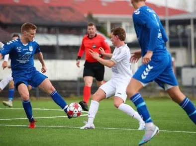 Neðri deildir karla rúlla af stað