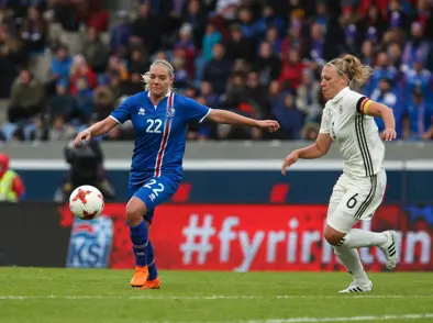 A kvenna byrjar á tveimur heimaleikjum