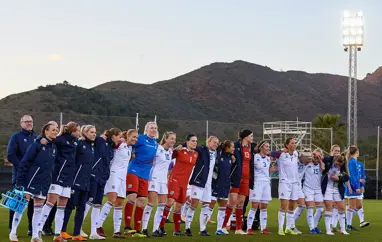 A kvenna - Ásta Eir Árnadóttir kölluð inn í hópinn fyrir Algarve