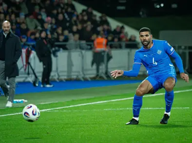 Mæta Aserbaísjan í Bakú