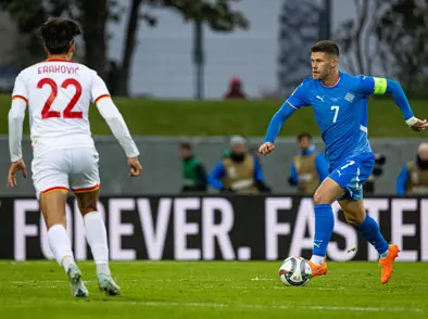 Þúsund Walesverjar á vellinum