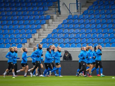 Afhending miða á leik A kvenna gegn Hollandi fyrir handhafa A og DE skírteina