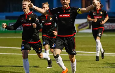 Meðalaðsókn í fyrstu þremur umferðum 1.072