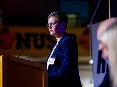 Klara lætur af störfum