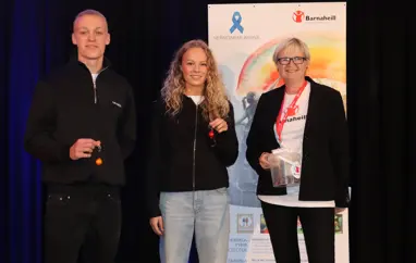 Tvíburarnir Snædís María og Sigurbergur Áki kaupa fyrsta ljósið