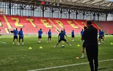 Mæta Tyrkjum á mánudag