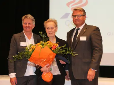 Svanfríður sæmd heiðurskrossi ÍSÍ