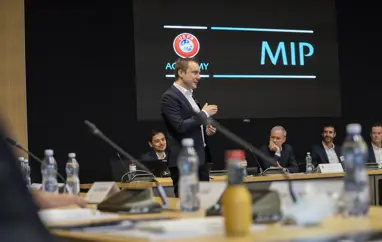 UEFA nám sérsniðið að fólki sem hefur leikið knattspyrnu á hæsta þrepi