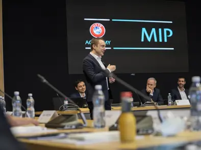 UEFA nám sérsniðið að fólki sem hefur leikið knattspyrnu á hæsta þrepi