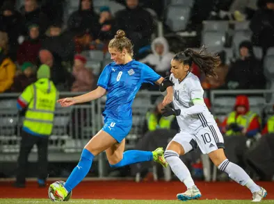 A kvenna mætir Japan 25. nóvember